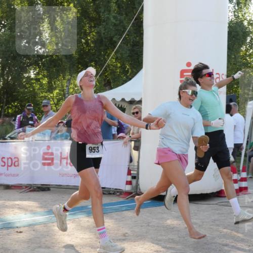 07.09.2025 - 19. Norderstedt Triathlon Zöllner http://msf.ph/oto/8795183 07.09.2025 16:58:44 Ziel 953, 956, 1091 meine-sportfotos.de