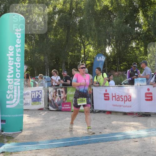 07.09.2025 - 19. Norderstedt Triathlon Zöllner http://msf.ph/oto/8795196 07.09.2025 16:58:48 Ziel 953, 1091 meine-sportfotos.de