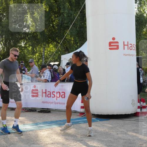 07.09.2025 - 19. Norderstedt Triathlon Zöllner http://msf.ph/oto/8795239 07.09.2025 16:58:59 Ziel 951 meine-sportfotos.de