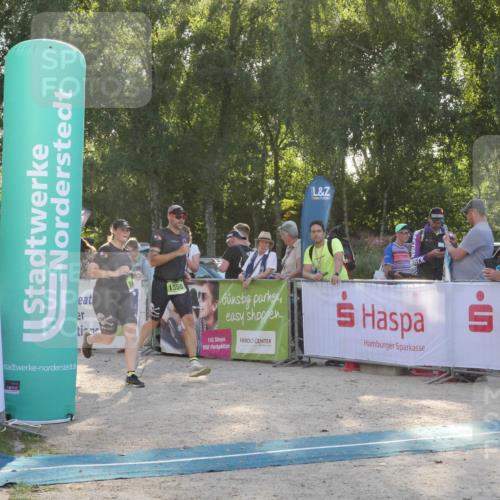 07.09.2025 - 19. Norderstedt Triathlon Zöllner http://msf.ph/oto/8795262 07.09.2025 16:59:05 Ziel 1558, 1560 meine-sportfotos.de