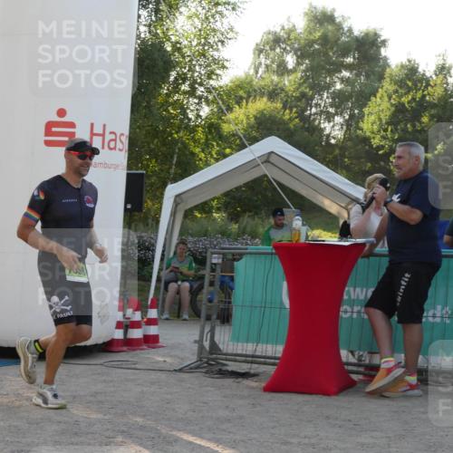 07.09.2025 - 19. Norderstedt Triathlon Zöllner http://msf.ph/oto/8795276 07.09.2025 16:59:07 Ziel 1558, 1560 meine-sportfotos.de