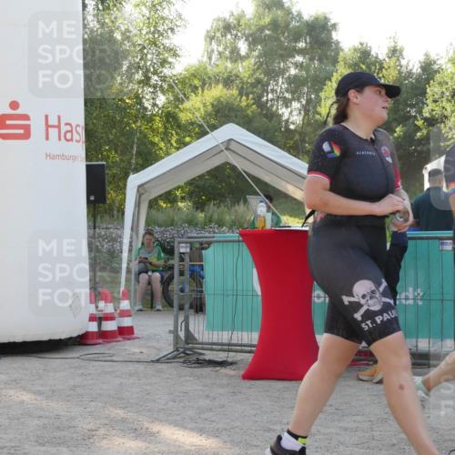 07.09.2025 - 19. Norderstedt Triathlon Zöllner http://msf.ph/oto/8795282 07.09.2025 16:59:08 Ziel 1558, 1560 meine-sportfotos.de