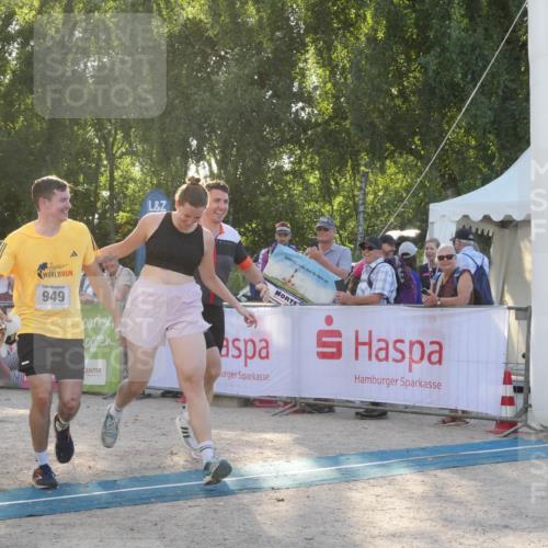 07.09.2025 - 19. Norderstedt Triathlon Zöllner http://msf.ph/oto/8795300 07.09.2025 16:59:15 Ziel 949 meine-sportfotos.de