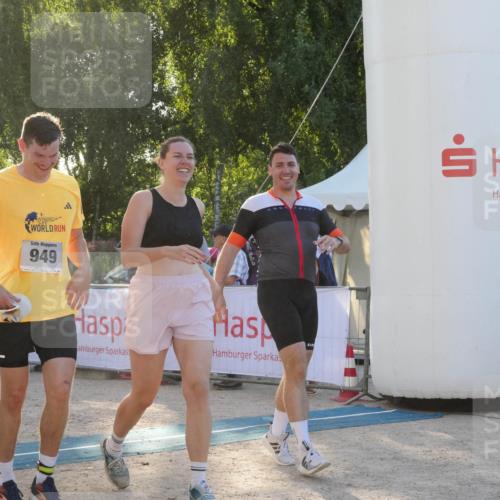 07.09.2025 - 19. Norderstedt Triathlon Zöllner http://msf.ph/oto/8795307 07.09.2025 16:59:16 Ziel 949 meine-sportfotos.de