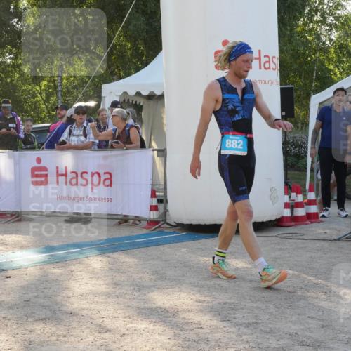 07.09.2025 - 19. Norderstedt Triathlon Zöllner http://msf.ph/oto/8795358 07.09.2025 16:59:31 Ziel 882 meine-sportfotos.de