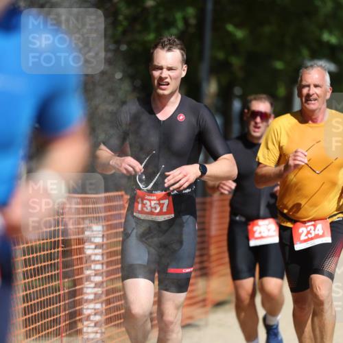 07.09.2025 - 19. Norderstedt Triathlon Michael Strokosch http://msf.ph/oto/8795451 07.09.2025 12:17:33 Laufen 234, 252, 303, 1357 meine-sportfotos.de