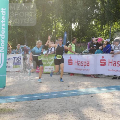 07.09.2025 - 19. Norderstedt Triathlon Zöllner http://msf.ph/oto/8795507 07.09.2025 17:00:32 Ziel 1101, 1106 meine-sportfotos.de