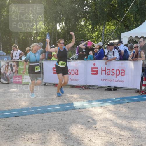 07.09.2025 - 19. Norderstedt Triathlon Zöllner http://msf.ph/oto/8795514 07.09.2025 17:00:32 Ziel 1101, 1106 meine-sportfotos.de