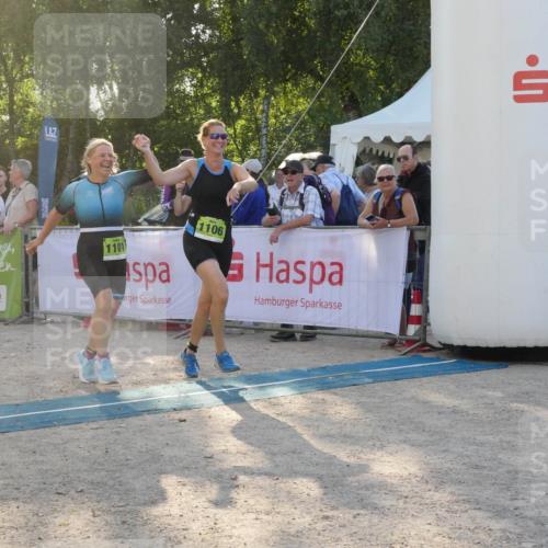 07.09.2025 - 19. Norderstedt Triathlon Zöllner http://msf.ph/oto/8795517 07.09.2025 17:00:33 Ziel 1101, 1106 meine-sportfotos.de