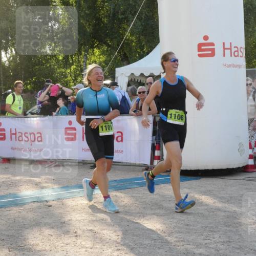 07.09.2025 - 19. Norderstedt Triathlon Zöllner http://msf.ph/oto/8795523 07.09.2025 17:00:33 Ziel 1101, 1106 meine-sportfotos.de