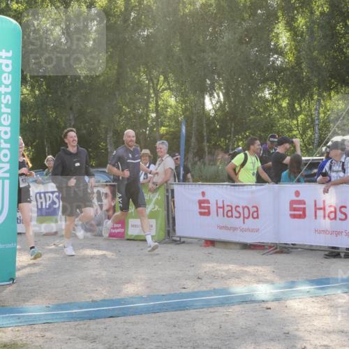 07.09.2025 - 19. Norderstedt Triathlon Zöllner http://msf.ph/oto/8795541 07.09.2025 17:00:41 Ziel 938 meine-sportfotos.de