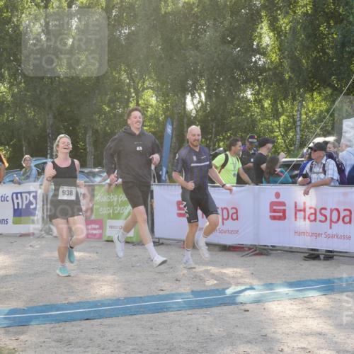 07.09.2025 - 19. Norderstedt Triathlon Zöllner http://msf.ph/oto/8795549 07.09.2025 17:00:42 Ziel 938 meine-sportfotos.de