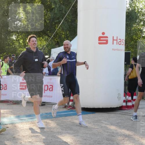 07.09.2025 - 19. Norderstedt Triathlon Zöllner http://msf.ph/oto/8795559 07.09.2025 17:00:43 Ziel 938 meine-sportfotos.de