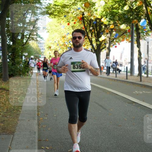 07.09.2025 - BARMER Alsterlauf Yannick Fuchs http://msf.ph/oto/8795568 07.09.2025 11:43:50 Laufen 846, 839 meine-sportfotos.de