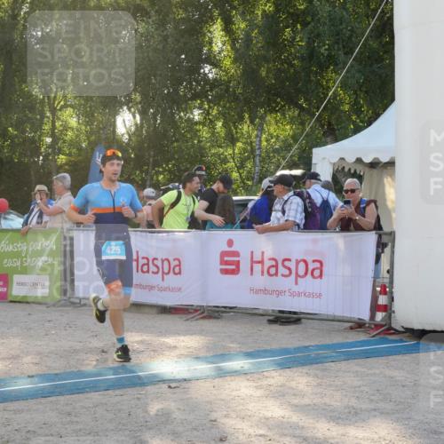 07.09.2025 - 19. Norderstedt Triathlon Zöllner http://msf.ph/oto/8795582 07.09.2025 17:01:23 Ziel 425 meine-sportfotos.de