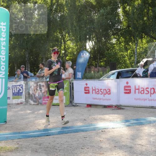 07.09.2025 - 19. Norderstedt Triathlon Zöllner http://msf.ph/oto/8795682 07.09.2025 17:02:51 Ziel 950, 1613 meine-sportfotos.de