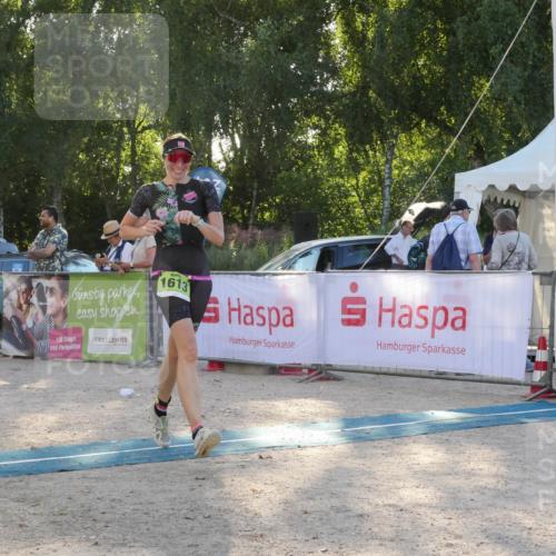 07.09.2025 - 19. Norderstedt Triathlon Zöllner http://msf.ph/oto/8795688 07.09.2025 17:02:51 Ziel 950, 1613 meine-sportfotos.de