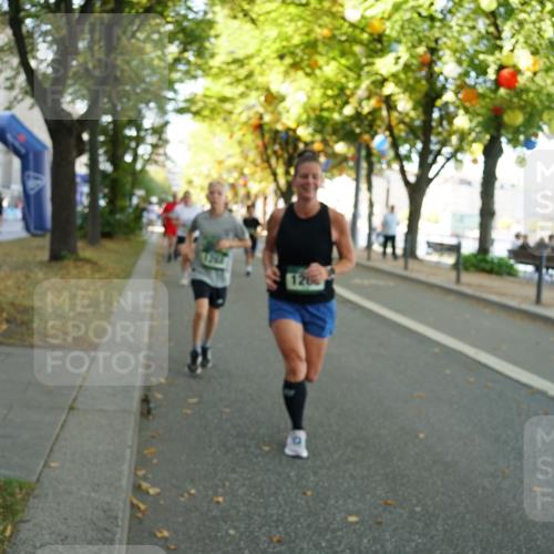 07.09.2025 - BARMER Alsterlauf Yannick Fuchs http://msf.ph/oto/8795691 07.09.2025 11:43:58 Laufen 120 meine-sportfotos.de