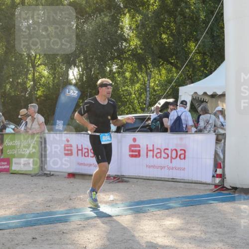 07.09.2025 - 19. Norderstedt Triathlon Zöllner http://msf.ph/oto/8795736 07.09.2025 17:03:08 Ziel 868, 1086 meine-sportfotos.de