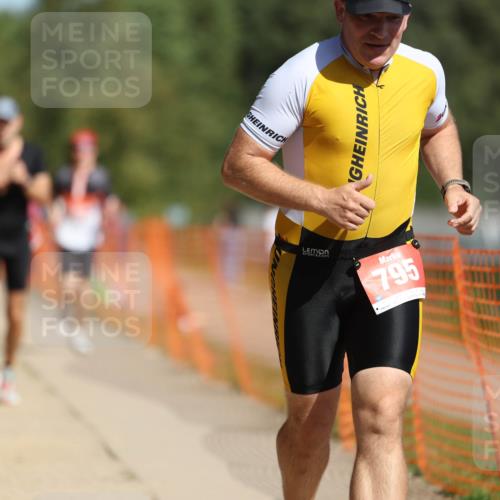 07.09.2025 - 19. Norderstedt Triathlon Michael Strokosch http://msf.ph/oto/8795737 07.09.2025 12:18:25 Laufen 237, 795, 857, 1300, 1313, 1371 meine-sportfotos.de