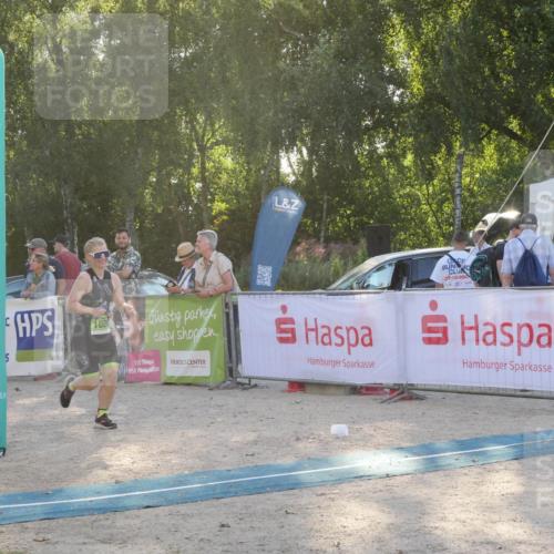07.09.2025 - 19. Norderstedt Triathlon Zöllner http://msf.ph/oto/8795745 07.09.2025 17:03:09 Ziel 868, 1086 meine-sportfotos.de
