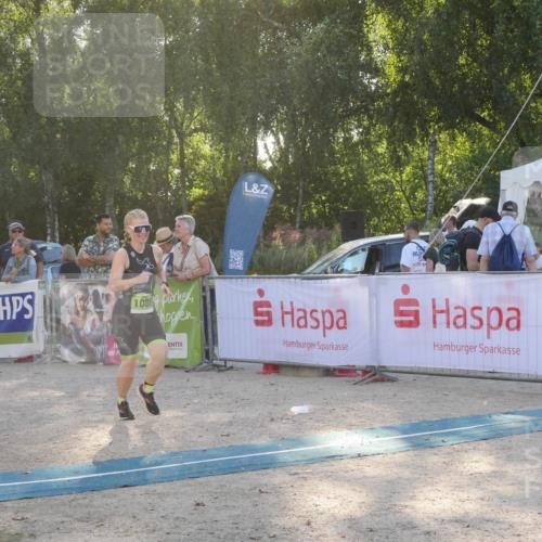 07.09.2025 - 19. Norderstedt Triathlon Zöllner http://msf.ph/oto/8795749 07.09.2025 17:03:09 Ziel 868, 1086 meine-sportfotos.de