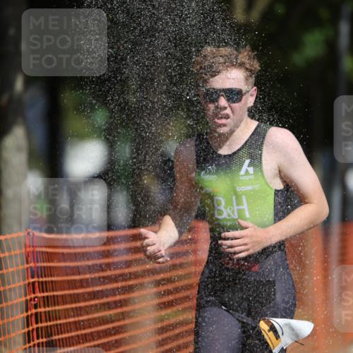 07.09.2025 - 19. Norderstedt Triathlon Michael Strokosch http://msf.ph/oto/8795764 07.09.2025 11:53:48 Laufen 1180 meine-sportfotos.de