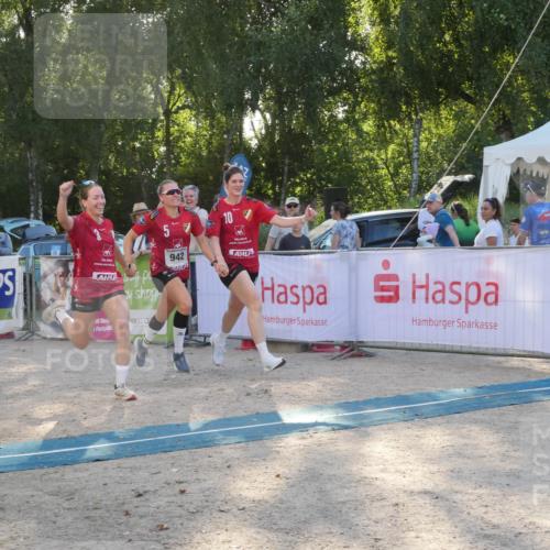 07.09.2025 - 19. Norderstedt Triathlon Zöllner http://msf.ph/oto/8795783 07.09.2025 17:04:13 Ziel 942 meine-sportfotos.de