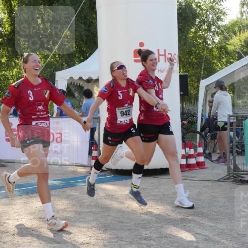 07.09.2025 - 19. Norderstedt Triathlon Zöllner http://msf.ph/oto/8795792 07.09.2025 17:04:14 Ziel 942 meine-sportfotos.de