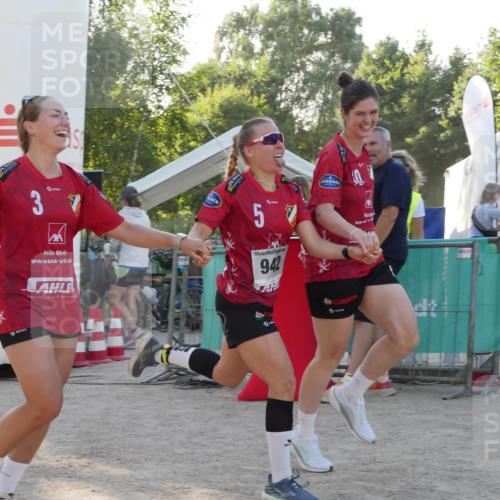 07.09.2025 - 19. Norderstedt Triathlon Zöllner http://msf.ph/oto/8795797 07.09.2025 17:04:15 Ziel 942 meine-sportfotos.de