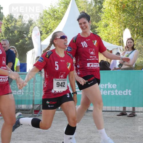 07.09.2025 - 19. Norderstedt Triathlon Zöllner http://msf.ph/oto/8795800 07.09.2025 17:04:15 Ziel 942 meine-sportfotos.de