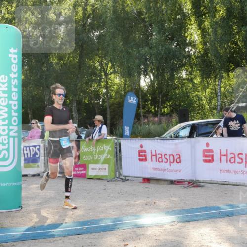 07.09.2025 - 19. Norderstedt Triathlon Zöllner http://msf.ph/oto/8795805 07.09.2025 17:05:46 Ziel 885 meine-sportfotos.de
