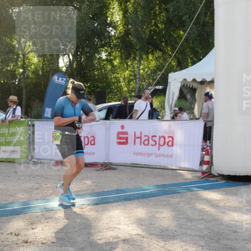 07.09.2025 - 19. Norderstedt Triathlon Zöllner http://msf.ph/oto/8795853 07.09.2025 17:06:03 Ziel 887, 1108, 1409 meine-sportfotos.de