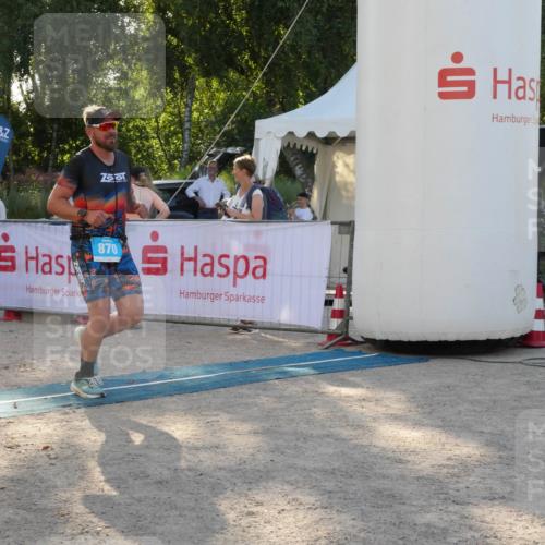 07.09.2025 - 19. Norderstedt Triathlon Zöllner http://msf.ph/oto/8795963 07.09.2025 17:07:47 Ziel 870, 902 meine-sportfotos.de