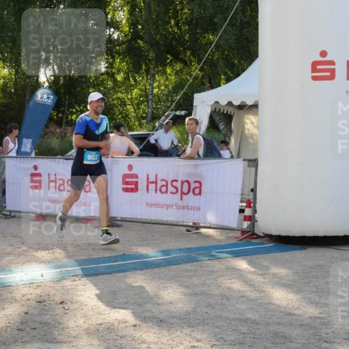 07.09.2025 - 19. Norderstedt Triathlon Zöllner http://msf.ph/oto/8795982 07.09.2025 17:07:50 Ziel 870, 902 meine-sportfotos.de