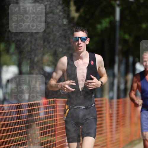 07.09.2025 - 19. Norderstedt Triathlon Michael Strokosch http://msf.ph/oto/8795990 07.09.2025 11:54:18 Laufen 821, 1200 meine-sportfotos.de