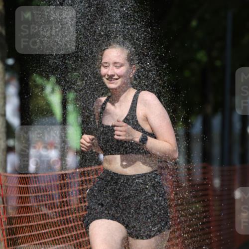 07.09.2025 - 19. Norderstedt Triathlon Michael Strokosch http://msf.ph/oto/8795993 07.09.2025 13:51:47 Laufen 324, 333, 1352 meine-sportfotos.de