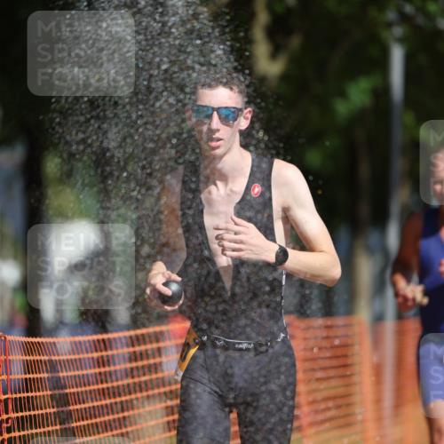 07.09.2025 - 19. Norderstedt Triathlon Michael Strokosch http://msf.ph/oto/8796005 07.09.2025 11:54:19 Laufen 821, 1200 meine-sportfotos.de