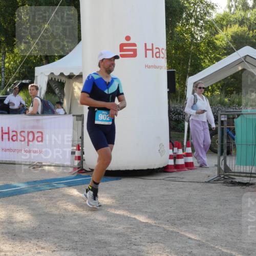 07.09.2025 - 19. Norderstedt Triathlon Zöllner http://msf.ph/oto/8796011 07.09.2025 17:07:51 Ziel 870, 902 meine-sportfotos.de