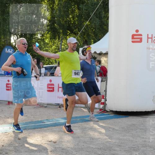 07.09.2025 - 19. Norderstedt Triathlon Zöllner http://msf.ph/oto/8796049 07.09.2025 17:09:08 Ziel 947 meine-sportfotos.de