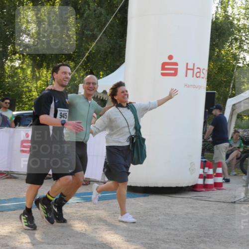 07.09.2025 - 19. Norderstedt Triathlon Zöllner http://msf.ph/oto/8796145 07.09.2025 17:11:10 Ziel 408, 945, 1410 meine-sportfotos.de