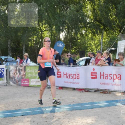07.09.2025 - 19. Norderstedt Triathlon Zöllner http://msf.ph/oto/8796214 07.09.2025 17:12:11 Ziel 390, 1413 meine-sportfotos.de