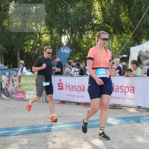 07.09.2025 - 19. Norderstedt Triathlon Zöllner http://msf.ph/oto/8796224 07.09.2025 17:12:13 Ziel 390, 1413 meine-sportfotos.de