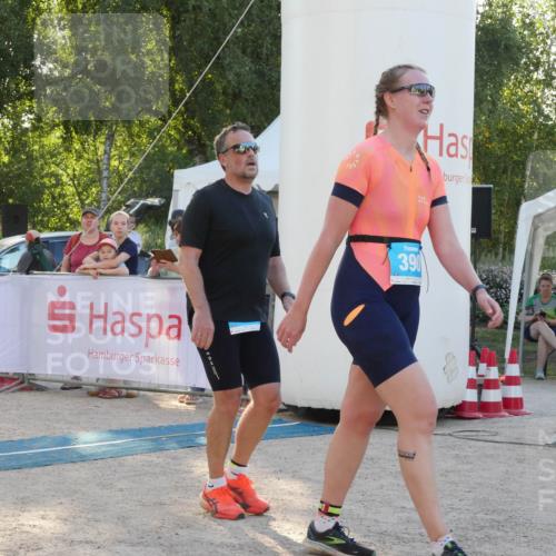 07.09.2025 - 19. Norderstedt Triathlon Zöllner http://msf.ph/oto/8796244 07.09.2025 17:12:14 Ziel 390, 1413 meine-sportfotos.de