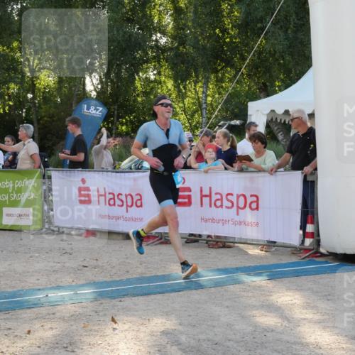 07.09.2025 - 19. Norderstedt Triathlon Zöllner http://msf.ph/oto/8796260 07.09.2025 17:12:44 Ziel 883, 1557 meine-sportfotos.de