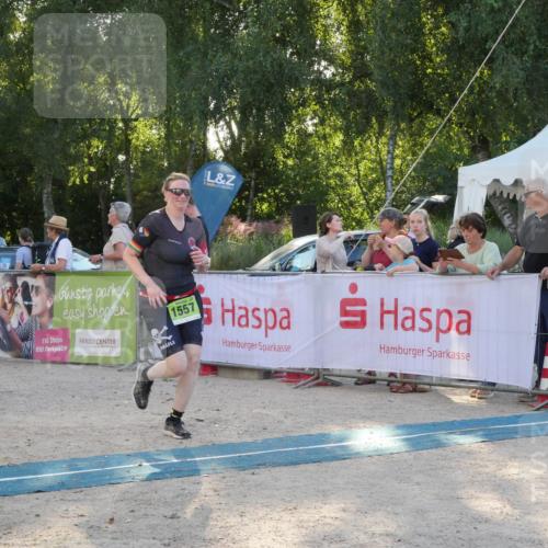 07.09.2025 - 19. Norderstedt Triathlon Zöllner http://msf.ph/oto/8796269 07.09.2025 17:12:45 Ziel 883, 1557 meine-sportfotos.de