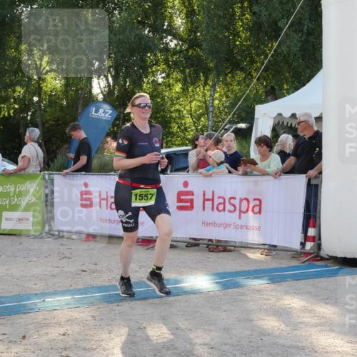 07.09.2025 - 19. Norderstedt Triathlon Zöllner http://msf.ph/oto/8796275 07.09.2025 17:12:46 Ziel 883, 1557 meine-sportfotos.de