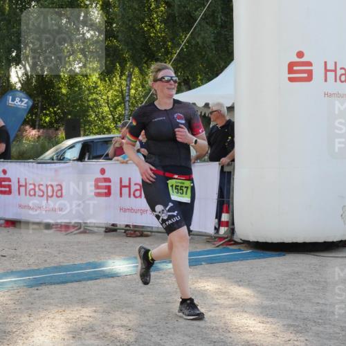 07.09.2025 - 19. Norderstedt Triathlon Zöllner http://msf.ph/oto/8796281 07.09.2025 17:12:46 Ziel 883, 1557 meine-sportfotos.de
