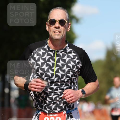 07.09.2025 - 19. Norderstedt Triathlon Michael Strokosch http://msf.ph/oto/8796292 07.09.2025 13:53:25 Laufen 230, 790, 805 meine-sportfotos.de