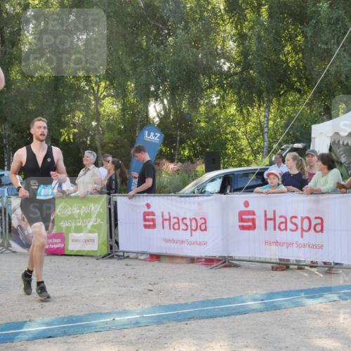 07.09.2025 - 19. Norderstedt Triathlon Zöllner http://msf.ph/oto/8796341 07.09.2025 17:13:32 Ziel 889 meine-sportfotos.de